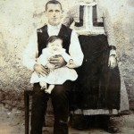 Rodinná fotografia z roku 1928.